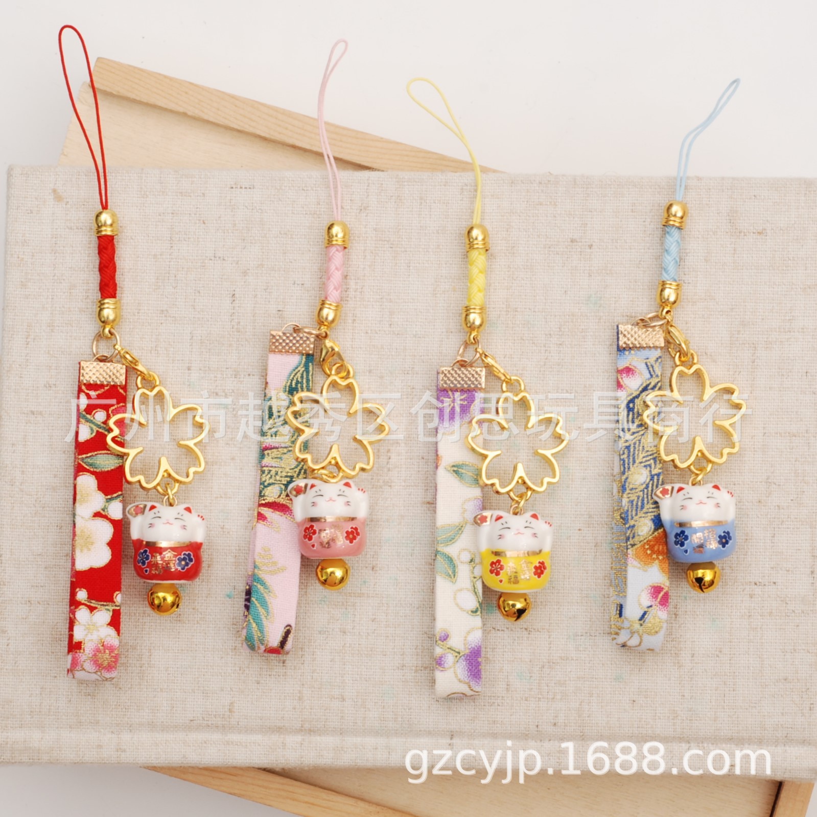 新款可爱日系和风陶瓷樱花招财猫铃铛开运手机链挂件包包挂饰礼品
