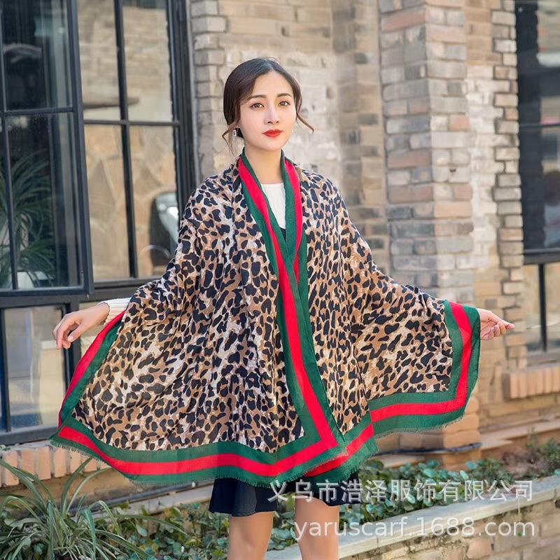 wholesale 2021 fashion Popular style Satin printing Details Same item Leopard style scarf Leopard shawl