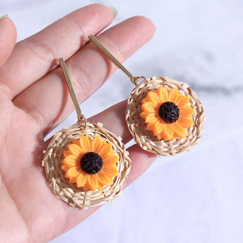 Korean Long Geometric Sunflower Rattan Flower Earrings Female Retro Vintage Earrings Wholesale display picture 3