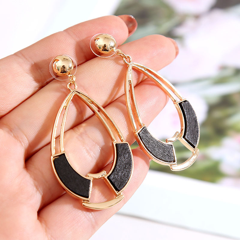 1 Pair Fashion Geometric Wood Handmade Women's Drop Earrings display picture 11