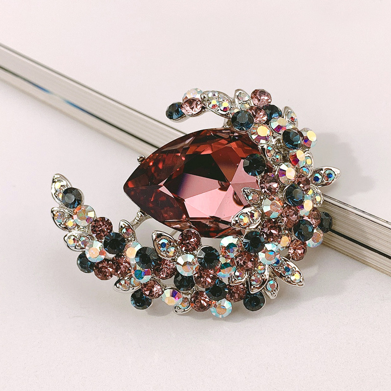 New Crystal Pop Simple Brooch Women Wholesale display picture 13