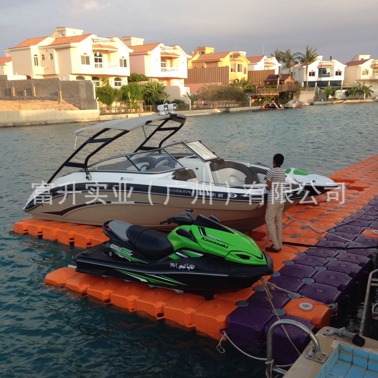 食品级PE浮筒免维护内海摩托艇/渔船码头 鱼排房屋养殖网箱一体