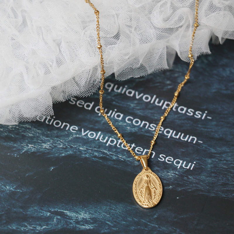 Retro Western Oval Double-Sided Totem Coin Necklace Clavicle Chain Titanium Steel Plated 18K Gold Color-Preserving Women Retro Western Oval Double-Sided Totem Coin Necklace Clavicle Chain Titanium Steel Plated 18K Gold Color-Preserving Women