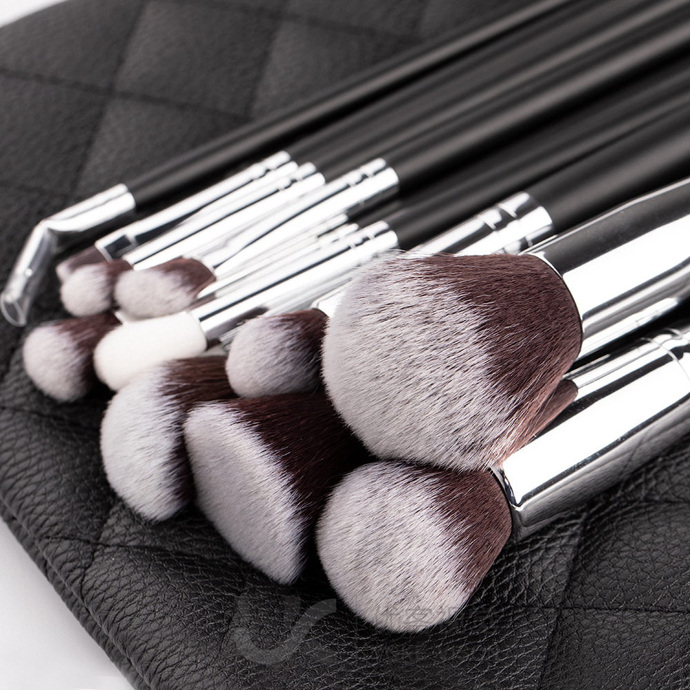 Set 15 pennelli trucco per ombretto e correttore con custodia_voghion.com