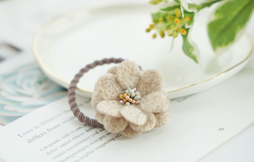 Fashion New Korean Woolen Handmade Cloth Flower Hair Tie Hair Tie Sweet Korean Rubber Band Hair Tie display picture 4