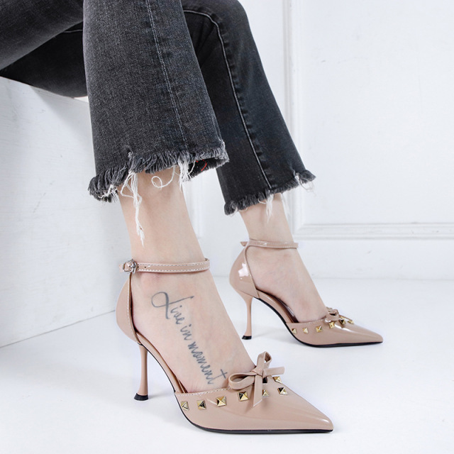 pointed rivets thin heels shallow mouths sandals butterfly-knotted 