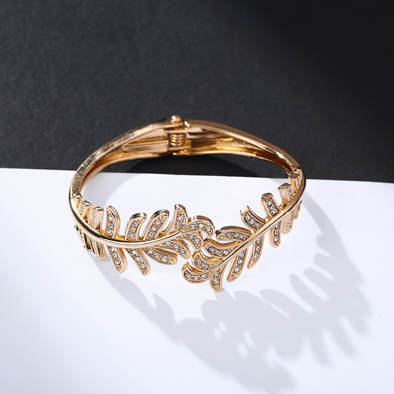 fashion gold-plated leaf diamond bracelet