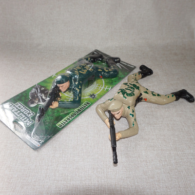 抖音爆款电动迷彩背包军人爬兵玩具电动爬行灯光打枪声厂家直销