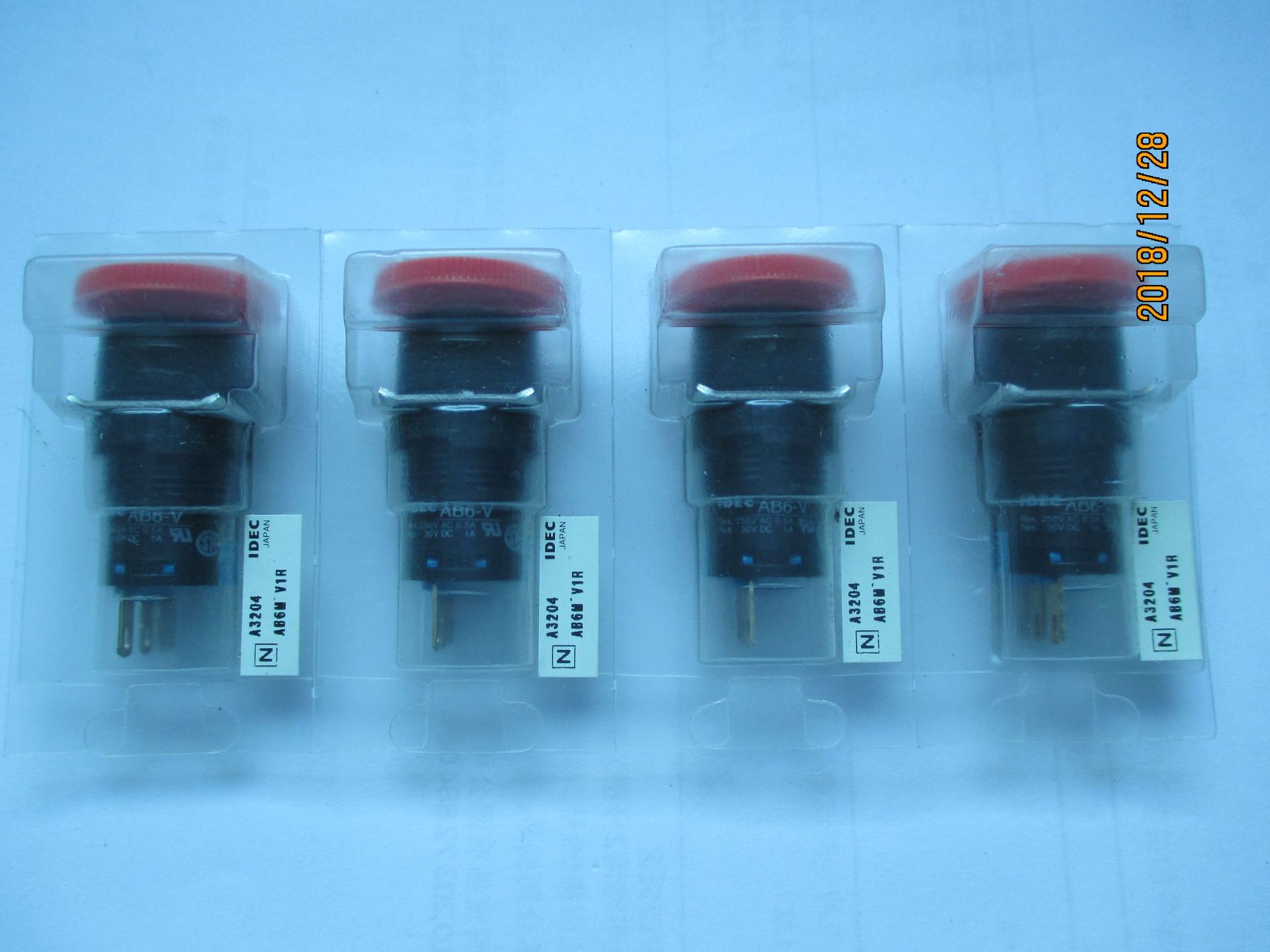 供应全新原装正品和泉急停开关AB6M-V1R