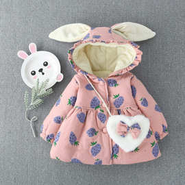 20冬季新款女宝宝加绒外套连帽女童草莓棉衣保暖一件代发送爱心包