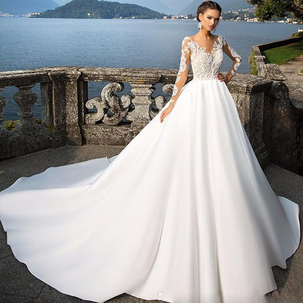 Wholesale foreign trade wedding dress women's 2019 New trailing long sleeve lace large size French retro Hepburn Bride wedding