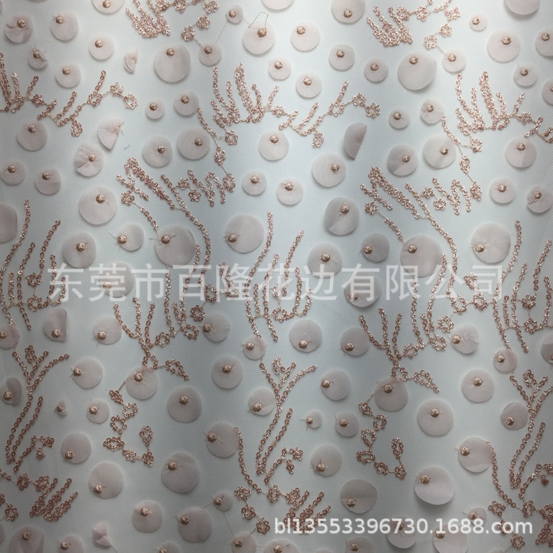 网布绣花面料厂家直销蕾丝刺绣小花布料礼服衬衫连衣裙绣花面料