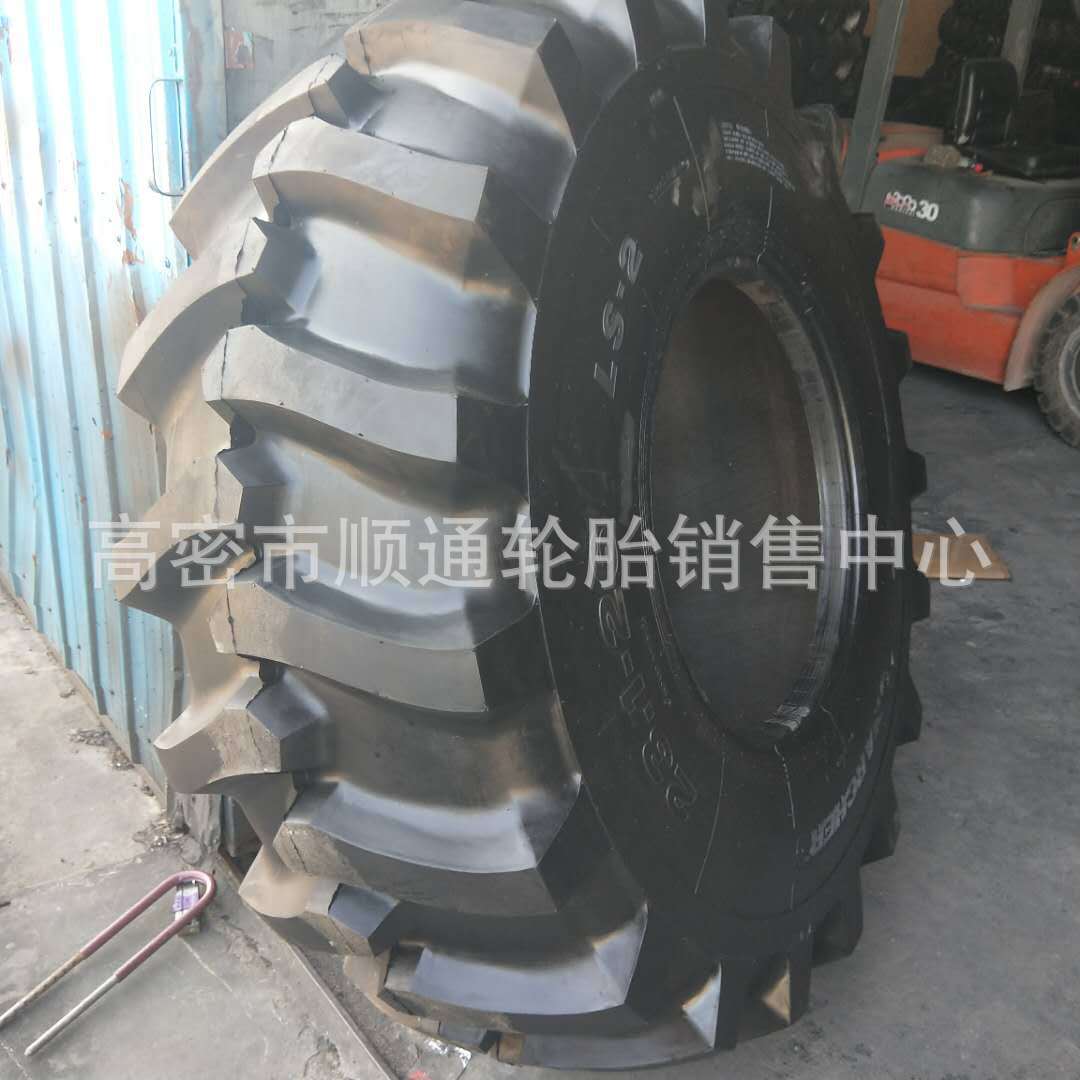 林业轮胎23.1-26人字花纹工程拌路机轮胎23.5-25拖拉机轮胎