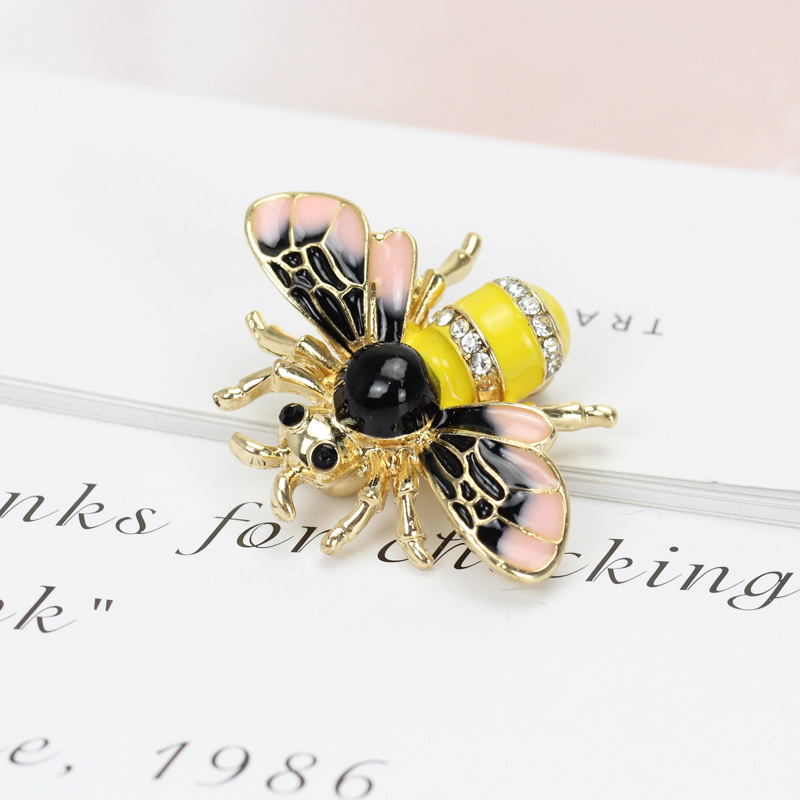 Fashion Bee Brooch Shawl Jacket Simple Accessories Bee Brooch display picture 3