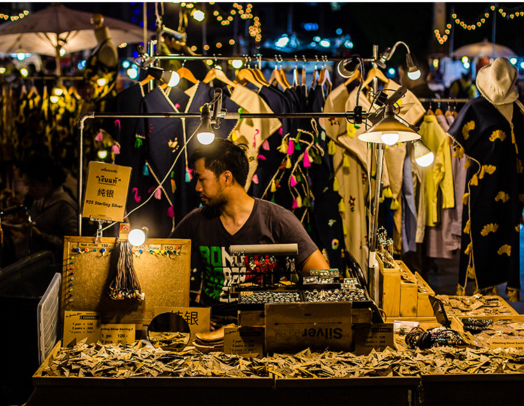 太阳能应急充电灯