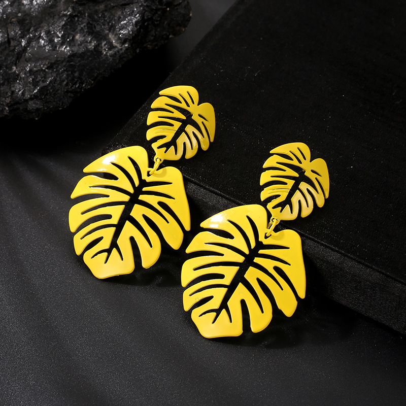 Fashion Bohemian Exaggerated Leaf Wild Earrings For Women display picture 3