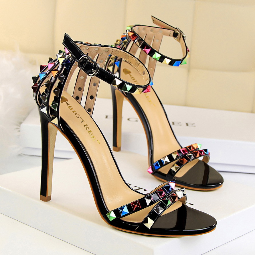 Style Roman Style Damenschuhe Stiletto Super High Heel Open Toe mit hohlen farbigen Nietensandalen_voghion.com