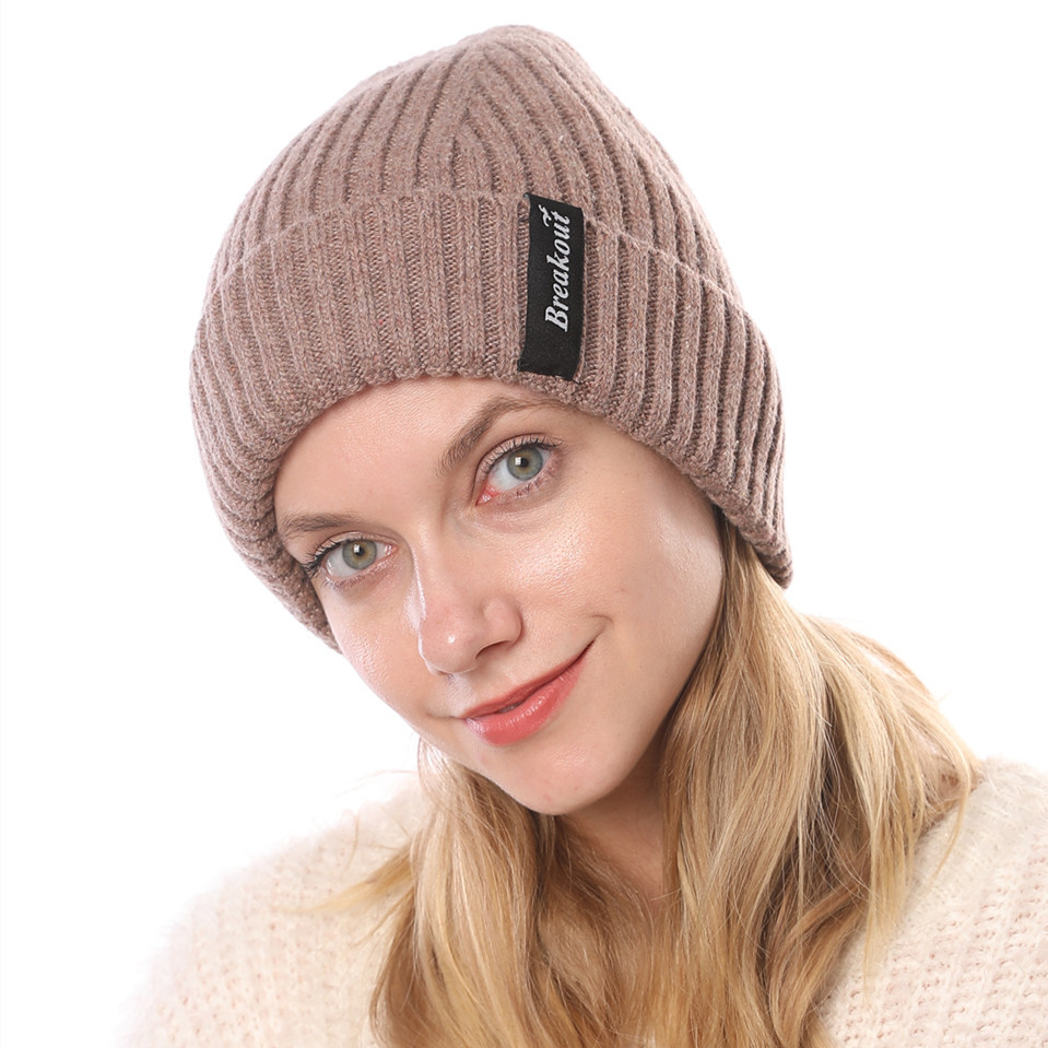 Cappello da uomo in lana calda lavorato a maglia con lettera adesiva con bordo arricciato a righe dritte in velluto autunno e inverno da donna_voghion.com