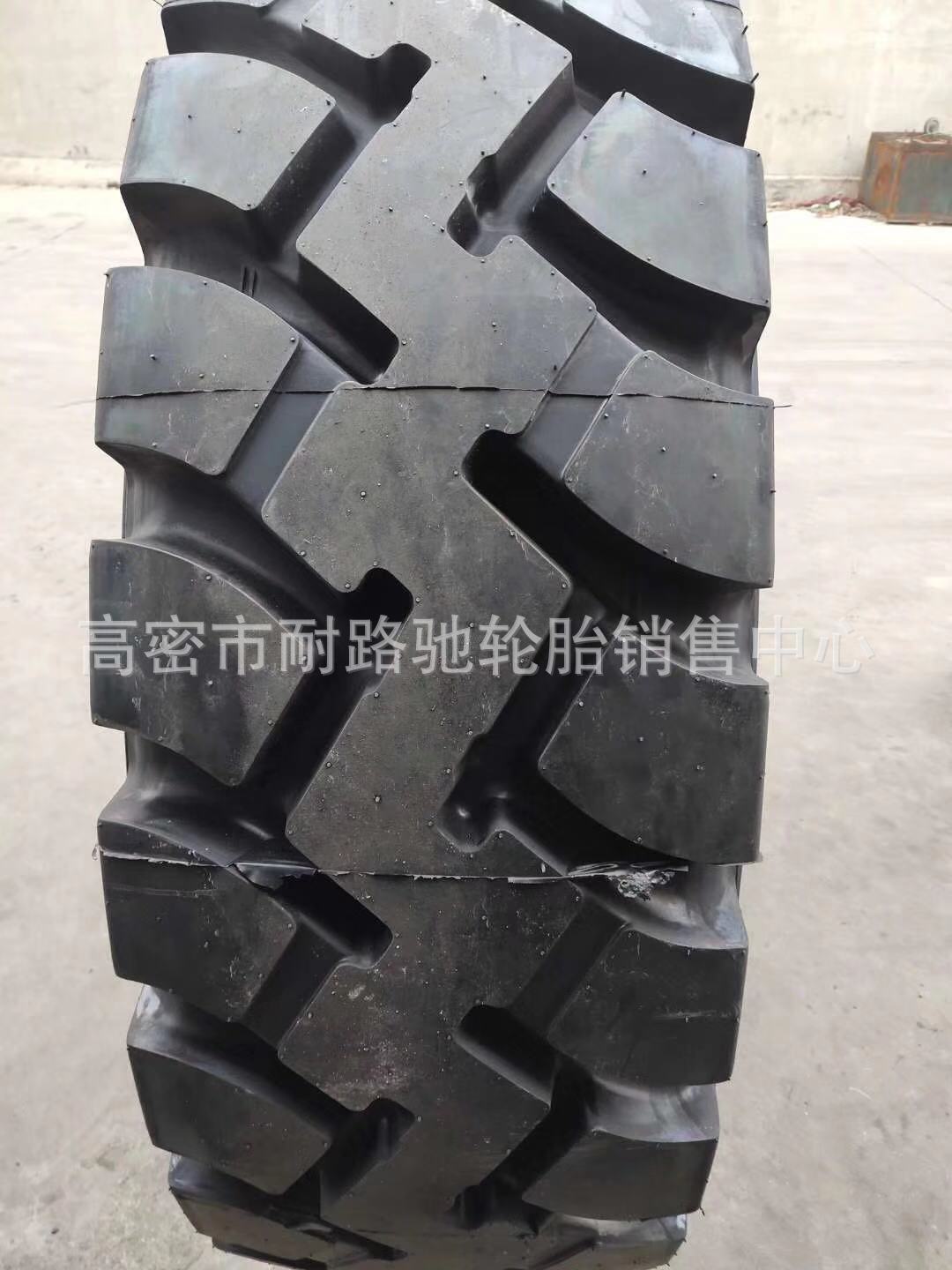 矿卡绞卡车矿山自卸车轮胎1800R33 1800R25 全钢丝载重自卸货车胎