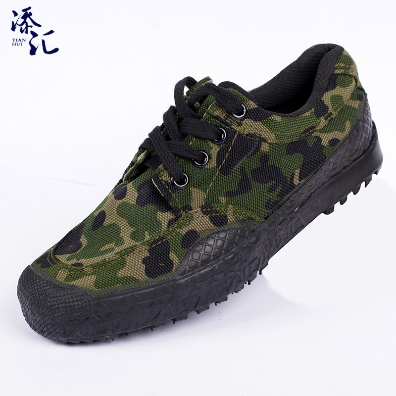 低帮劳保解放鞋 工地工作耐磨胶鞋 学生军训鞋迷彩作训鞋批发