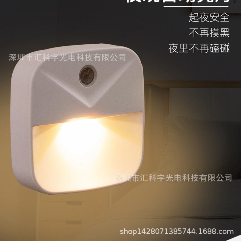 新款热卖智能感应床头灯新奇特创意礼品LED灯插电节能光控小夜灯