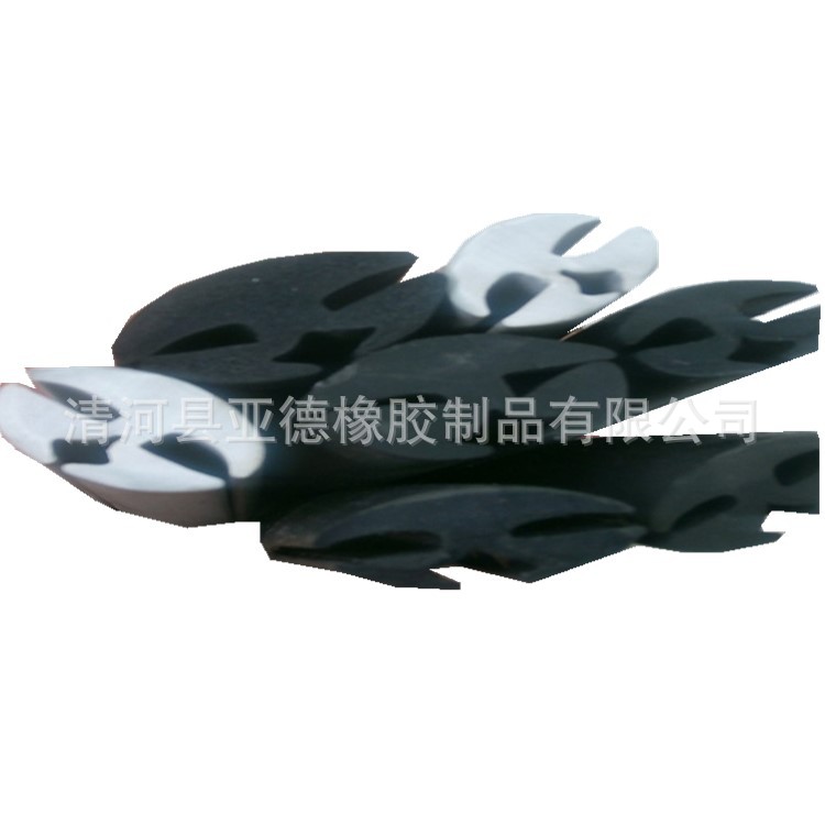 pvc橡胶条 箱体密封条 三口挡风橡塑胶条 量大从优 可开发定