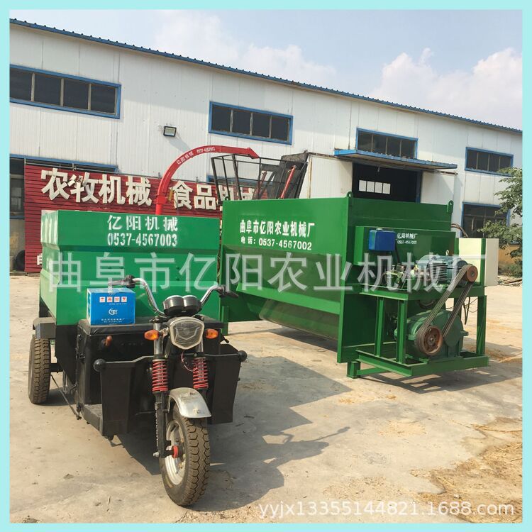保定奶牛场自动喂料车 自走式撒料车报价