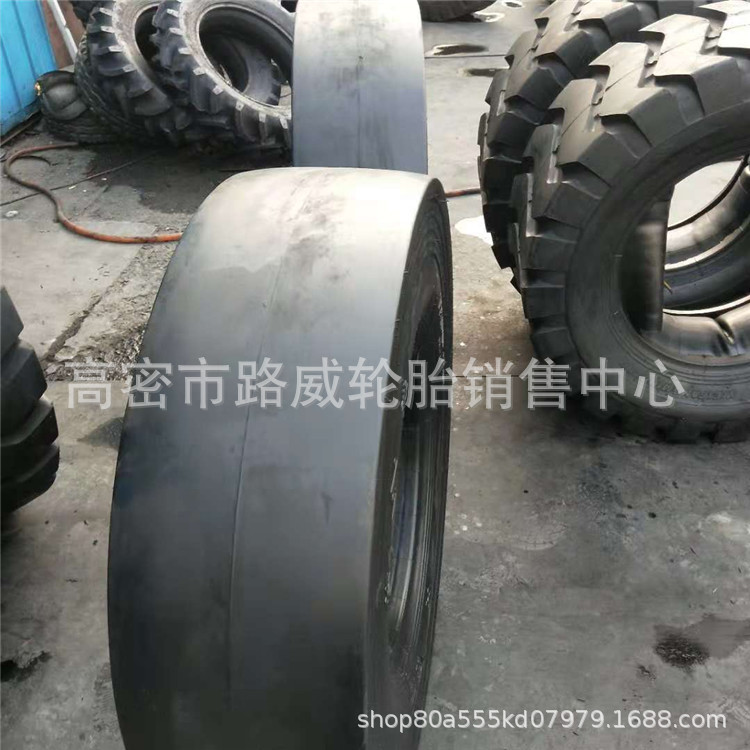 11.00-20 光面压路机轮胎 宽度29.3厘米