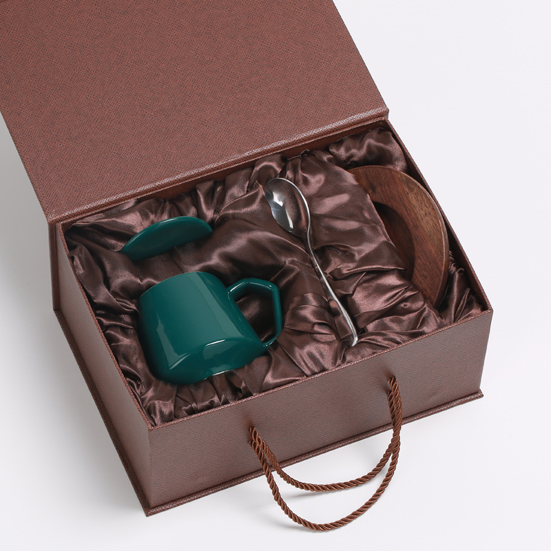 Taza de oro, taza de cerámica, taza de café, taza de agua, con tapa sin agujeros a prueba de polvo, cuchara, posavasos, LOGOTIPO tallado