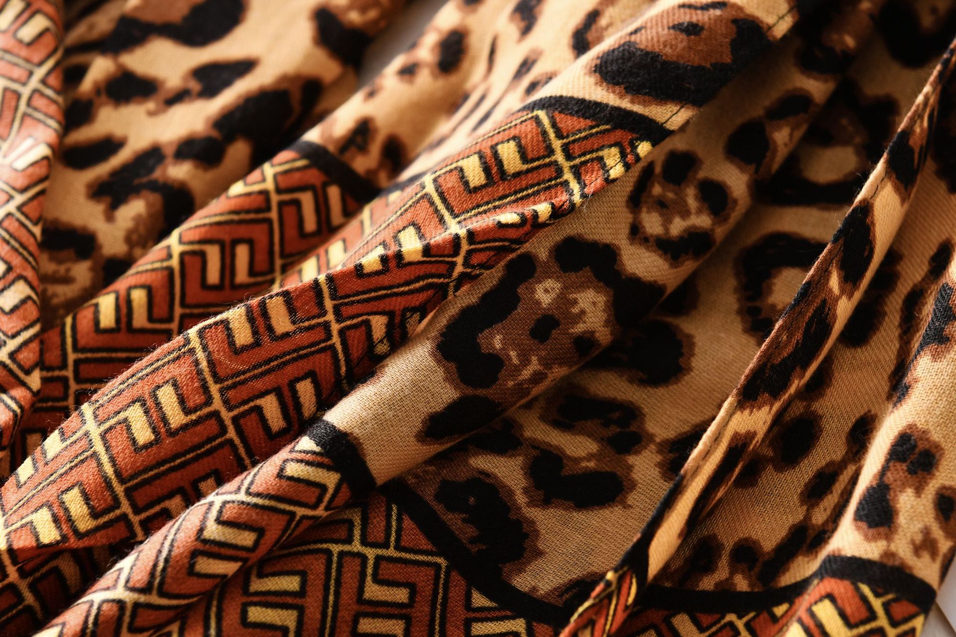 Retro, Classic Style Style Women's Retro Classic Style Printing Leopard Cotton Scarf