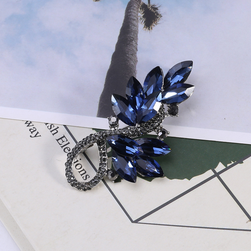 10g Weight Rhinestones Inlay Material Brooches Classification Anniversary, Business Occasion Alloy Material Flower Pattern Women's Gender Inlay Design Artistic Style Artistic Pin Flower Alloy Inlay Rhinestones Women's Brooches 5