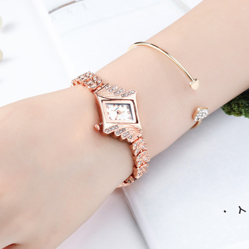 Alloy Diamond Ladies Bracelet Watch Fashion Steel Band Alloy Pattern Bracelet Watch New Thin Strap Ladies Quartz Watch
