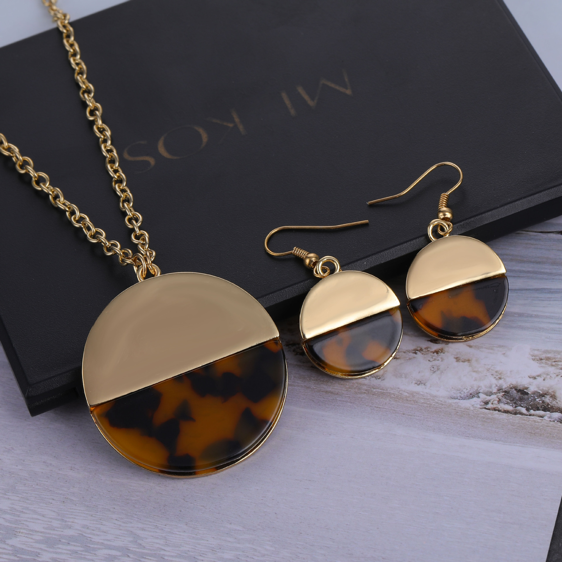 歐美時尚wish跨境爆款飾品批發(fā)合金豹紋板材吊墜項鏈耳環(huán)百搭套裝