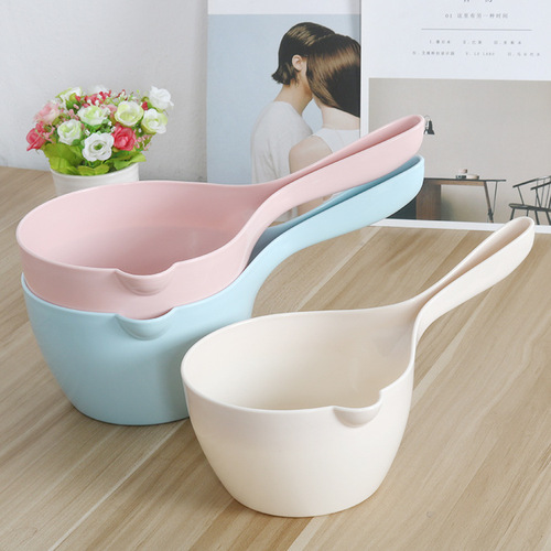Factory Direct Plastic PP Long Handle Water Ladle Hair Wash Cup Home Kitchen Supplies Water Ladle Wholesale Bathroom With Spout Water Spoon