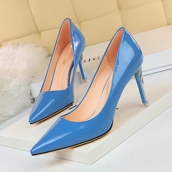 Slender high-heeled shoes transparent crystal heel lacquer leather 