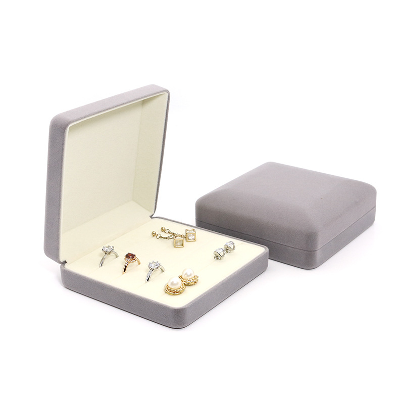 thumbnail image 1 of Caja pequeña organizadora de anillos, caja de almacenamiento portátil para anillos, soporte para múltiples anillos para joyas aptas para viajar (gris), 1 of 4