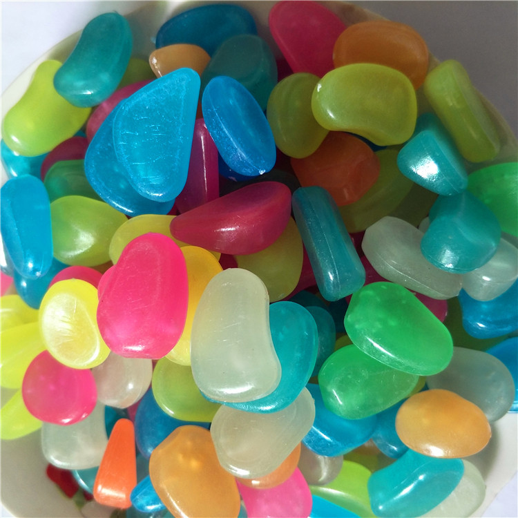 多色夜光石 园艺鱼缸造景花园发光彩色石子 别墅造景鹅卵石批发