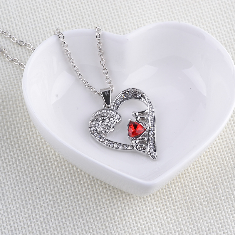 Hot Sale Fashion Letter Mom Pendant Necklace Mother's Day Crystal Rose Necklace Wholesale Nihaojewelry display picture 8