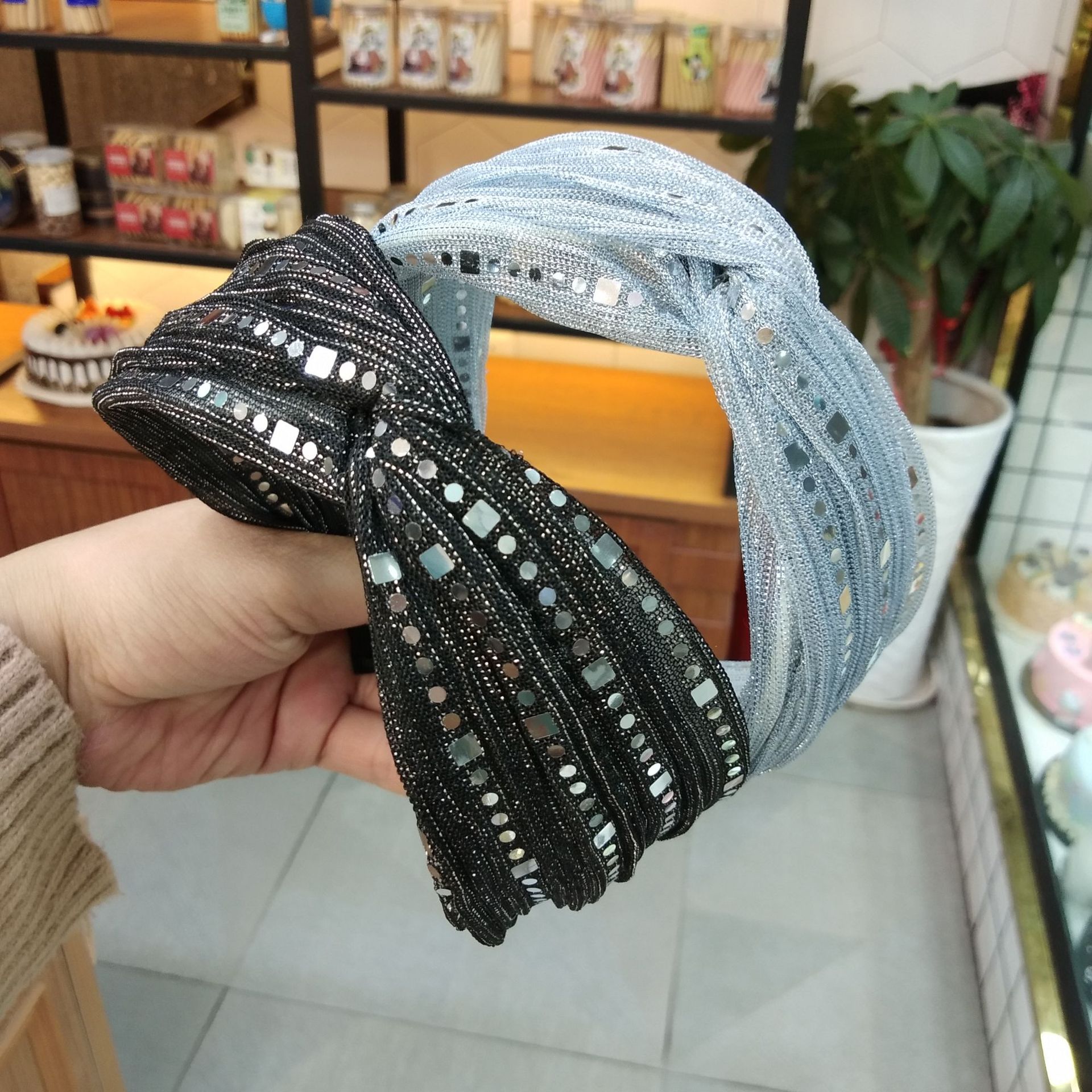 Korean Wide-brimmed Lace Bright Color Cross Knotted Headband High-end Fabric Fashion Wholesale Nihaojewelry display picture 1