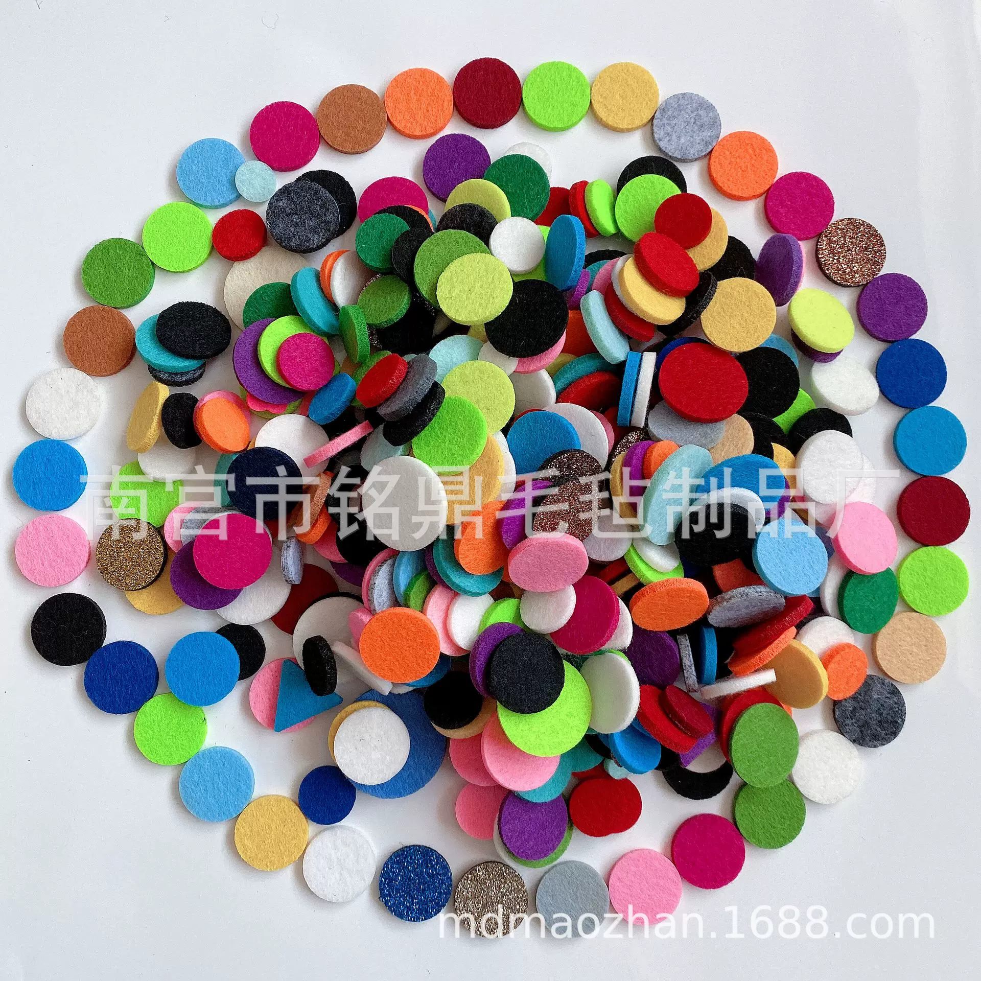 厂家批发 圆形香薰棉片 纤维棉芯 可滴精油 适合30mm香薰吊坠