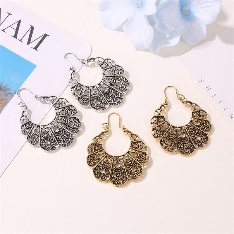 Earrings Female Retro Carved Hollow Flowers Geometric Earrings Temperament Antique Pattern Earrings Earrings display picture 2