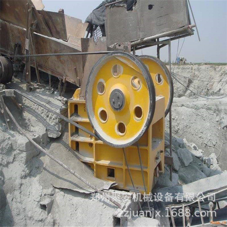 大型矿山专用颚式破碎机 石灰石玄武岩粉碎机 鄂式制砂设备