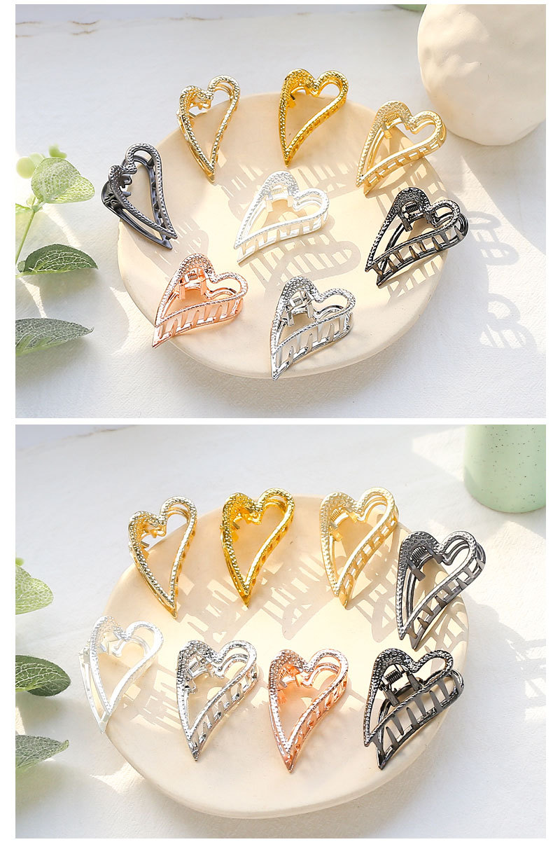 Fashion Simple Heart Shaped Small Frosted Metal Heart Grip Clip display picture 1