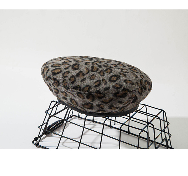Frau Pastoral Einfacher Stil Leopard Ohne Dach Baskenmütze display picture 14