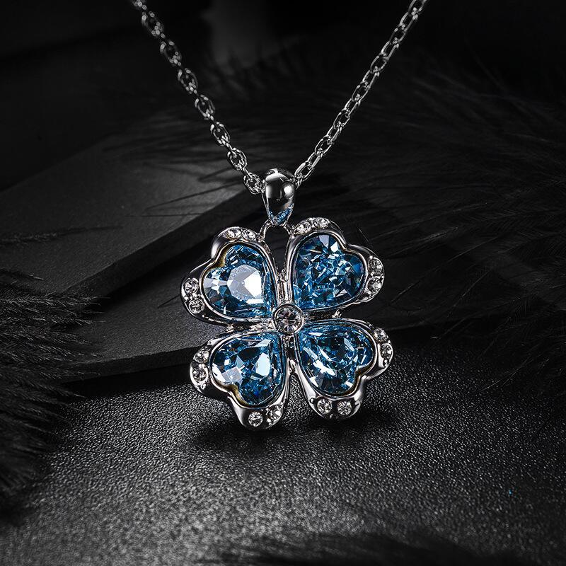 Nouveau Frais Cristal Pendentif Trèfle Collier Chandail De Mode Chaîne Clavicule Chaîne Féminine En Gros Personnalisé display picture 3