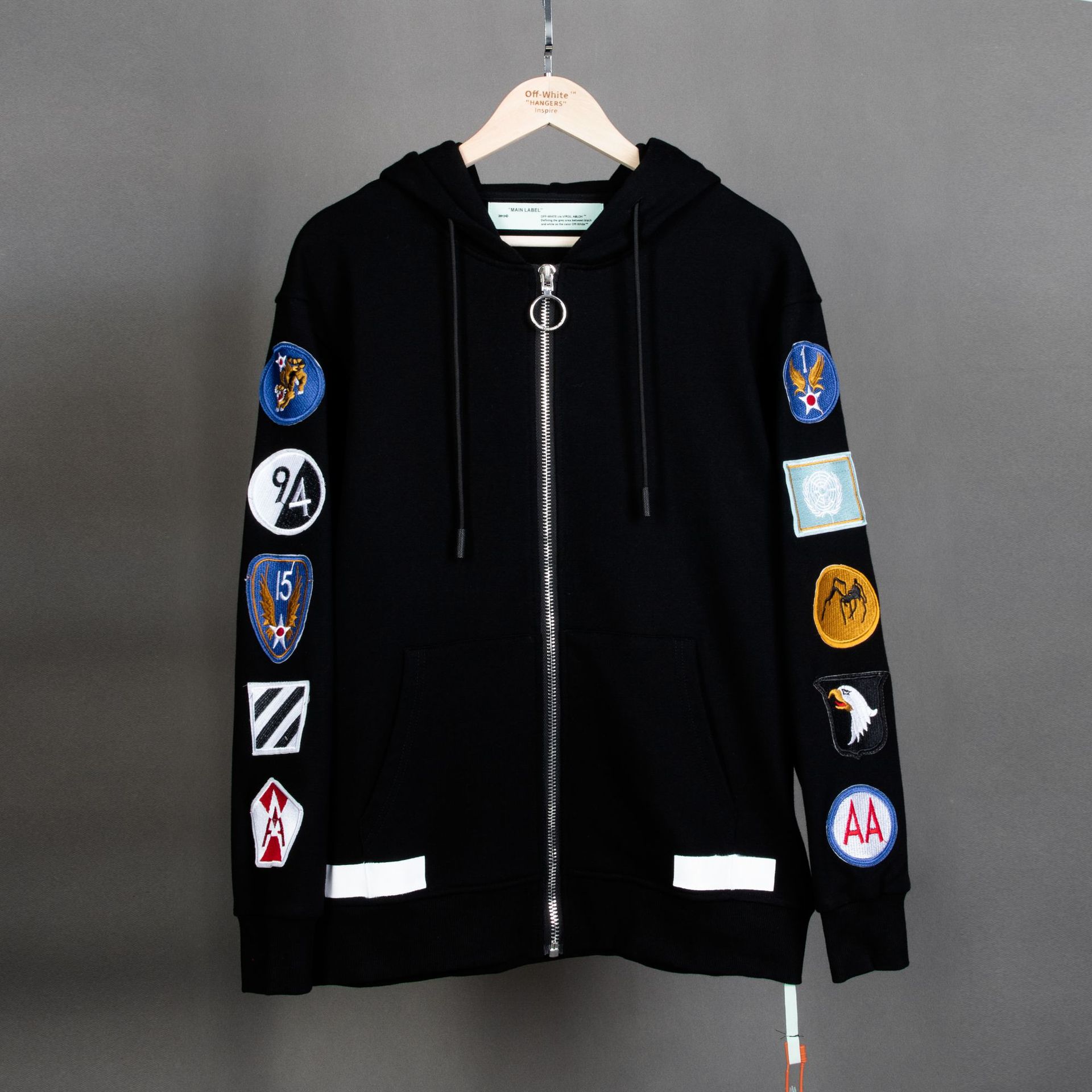 OW潮牌OFF WHITE 2019经典刺绣勋章情侣男女同款纯棉连帽拉链卫衣|ru