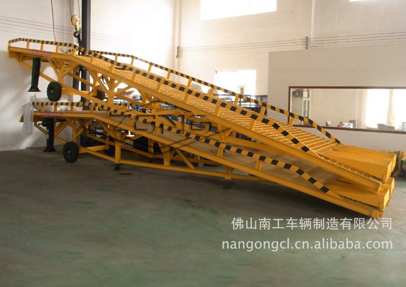 6T机械移动式货物装卸平台 移动式叉车登车桥 装车平台