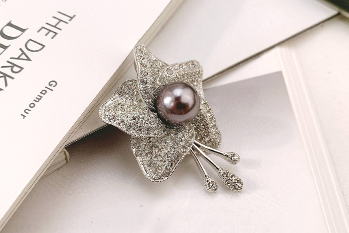 Simple And Stylish Pearl Brooch Female Crystal Wholesale display picture 6