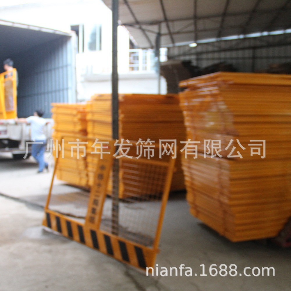 工地安全临边护栏低价批发  地铁基坑口黄黑围栏  耐用建筑防护栏