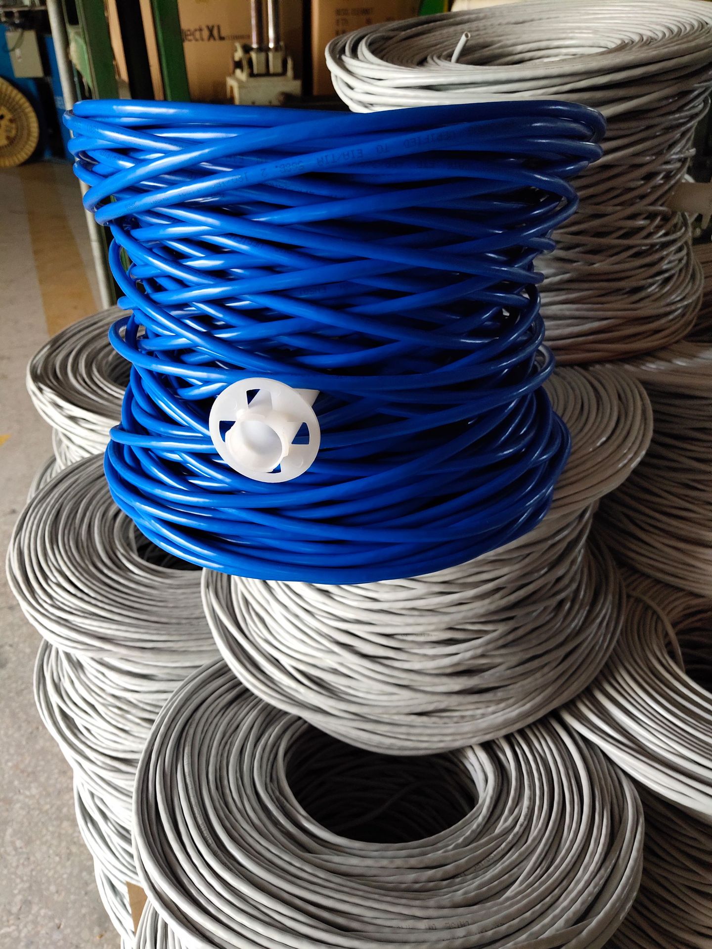 厂家供应 超五类网线 100米/卷 CAT5E 0.5mm铜包铝非屏蔽网络线缆-阿里巴巴